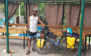 Aggredito in Mongolia durante il suo viaggio in bici: paura per Rudy Di Flavio